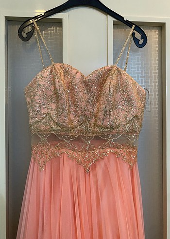 Somon Rengi Nakışlı Uzun Straplez Abiye Elbise - Görsel 2