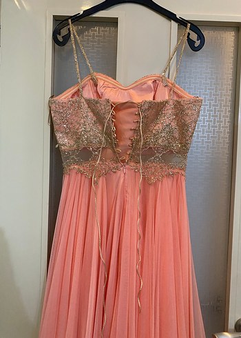 Somon Rengi Nakışlı Uzun Straplez Abiye Elbise - Görsel 4