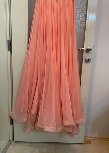 Somon Rengi Nakışlı Uzun Straplez Abiye Elbise - Görsel 3