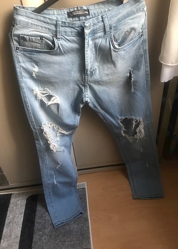 Yırtık Detaylı Gri Kadın Denim Pantolon