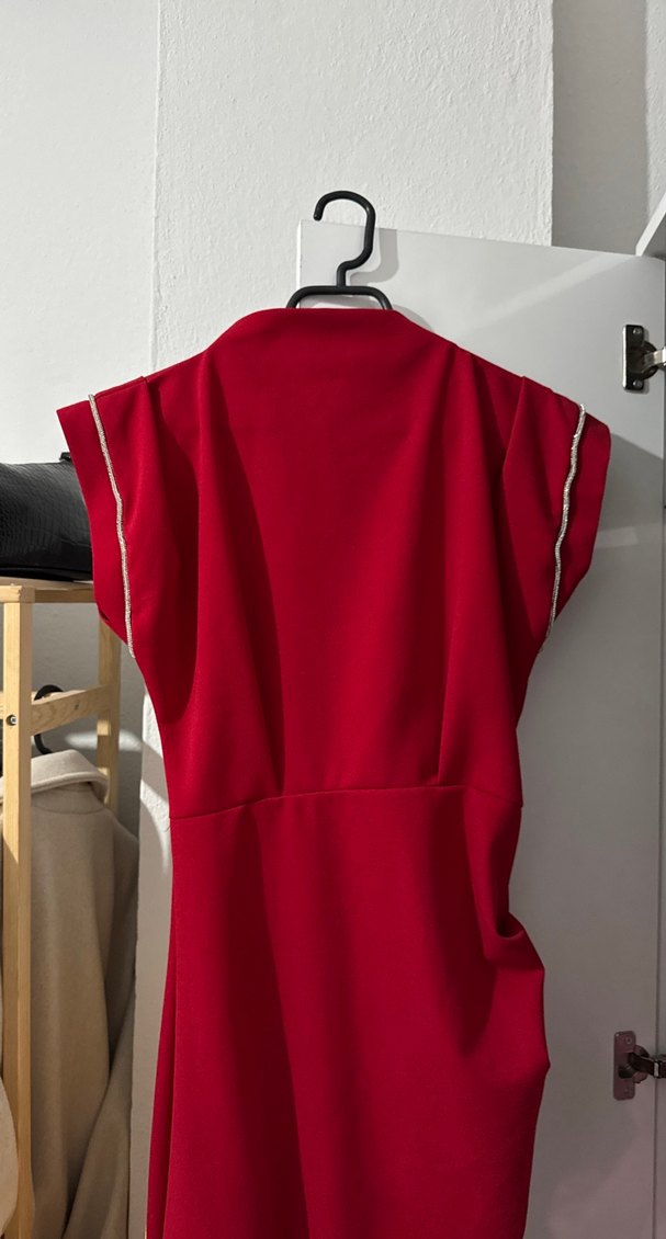 Kırmızı V Yakalı Midi Drapeli Kadın Elbise - Görsel 2