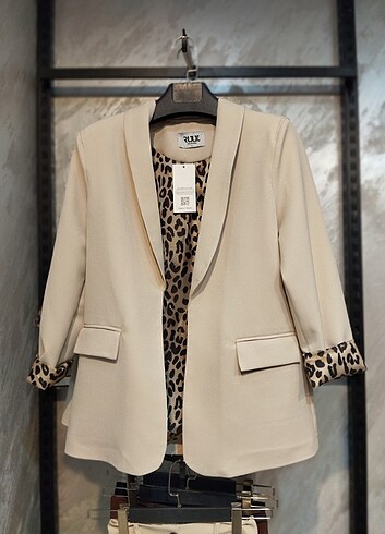 Leopar desenli ceket