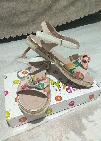 34 Beden 34 numara kız çocuk sandalet