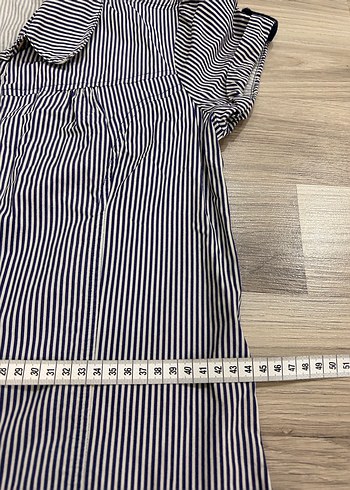 Gri Çizgili Düğmeli Kısa Kollu Elbise - Görsel 2