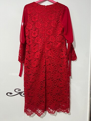 44 Beden kırmızı Renk kırmızı dantel elbise