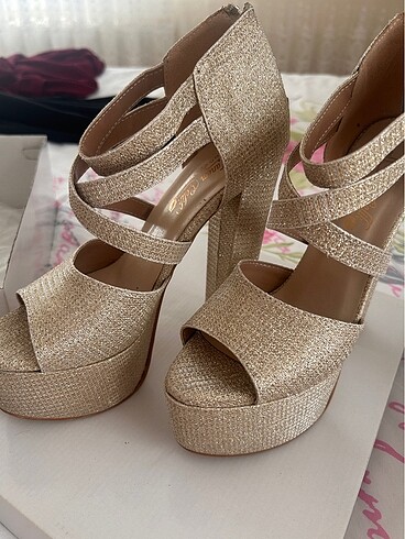 Kalın topuk ayakkabı - Görsel 3