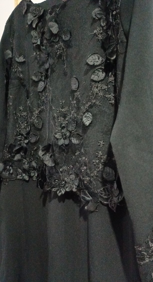 Uzun Siyah Gotik Nakışlı Kadın Elbise - Görsel 4