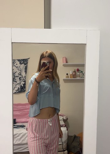Stradivarius kısa kollu crop gömlek