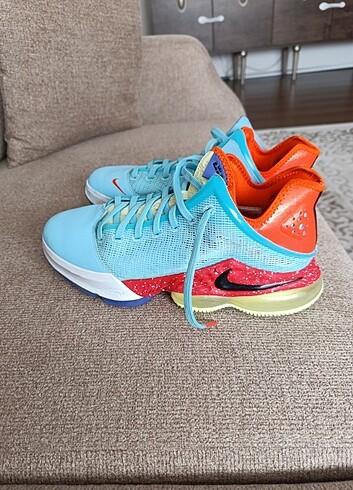 Çok temiz orjinal Nike lebron 19