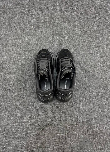 44 Beden Alexander McQueen Deri
