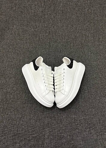 Alexander McQueen Alexander McQuenn Taşlı