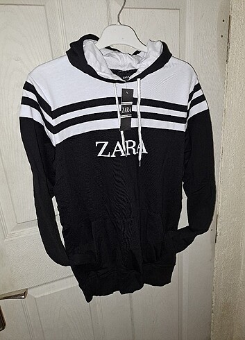 Zara Sweatshirt