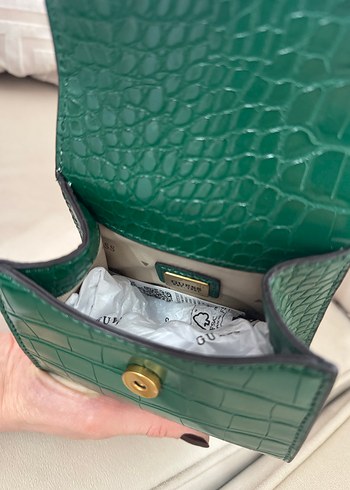 Guess Zincir Detaylı Parlak Yeşil Deri Kadın Çanta - Görsel 4