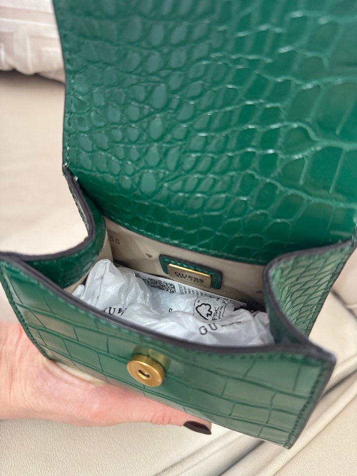 Guess Zincir Detaylı Parlak Yeşil Deri Kadın Çanta - Görsel 4