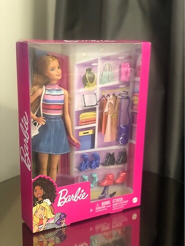 Barbie bebek ve muhteşem aksesuarları.