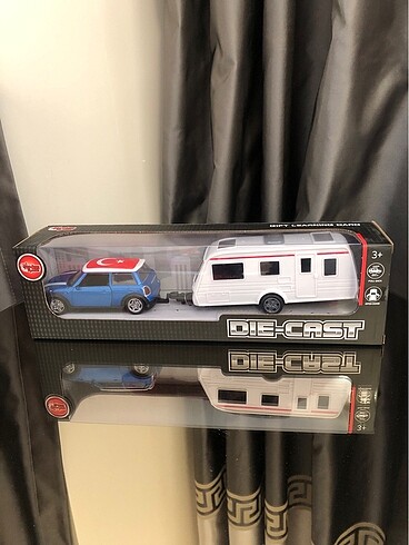 Oyuncak araç mini cooper ve karavanı