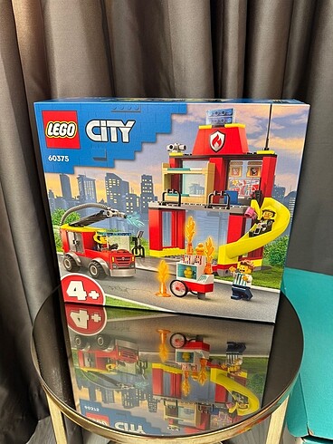 Lego city itfaiye merkezi ve kamyonu