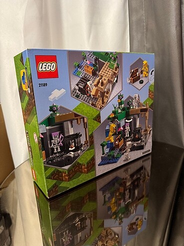 Diğer LEGO Minecraft İskelet Zindanı 364 parça