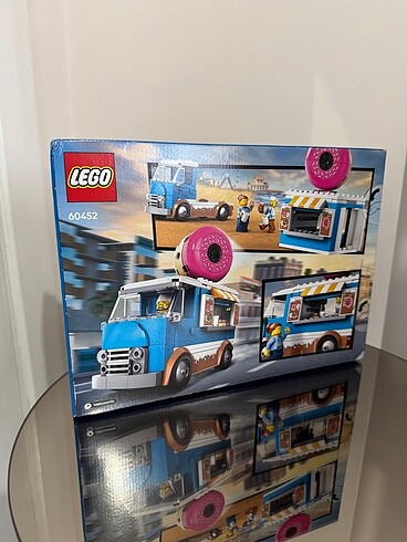 Diğer LEGO City Donut Kamyonu