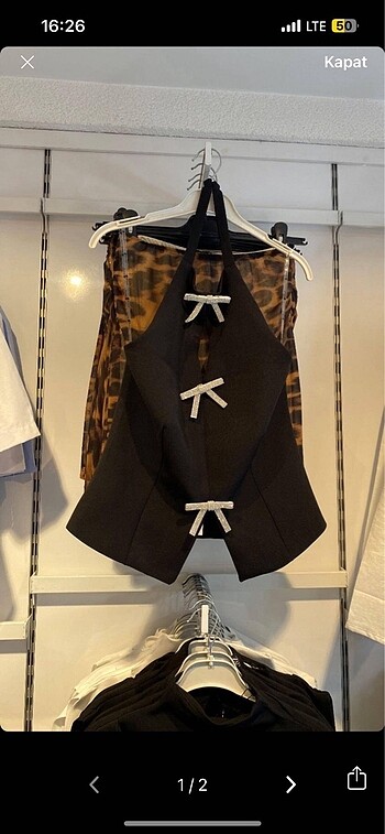 Zara model top