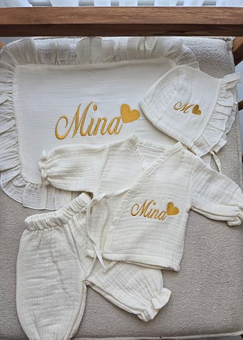 KitiKate Nakışlı Beyaz Bebek Hastane Kıyafeti 4lü set