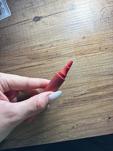 Beden Kiko long lasting lip marker 103