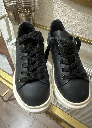 Siyah Bağcıklı çocuk spor ayakkabı
