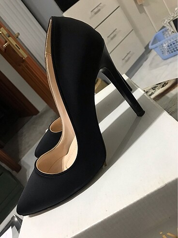 Siyah mat saten stiletto