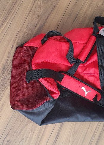 Kırmızı Fermuarlı Erkek Spor Çantası - Görsel 2