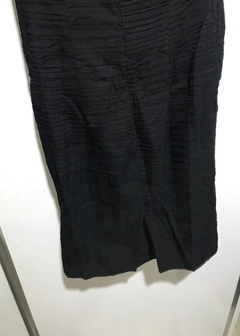 Straplez Siyah Piliseli Midi Elbise - Görsel 3