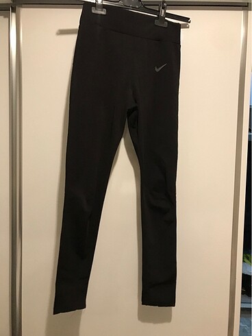 Nike Tayt