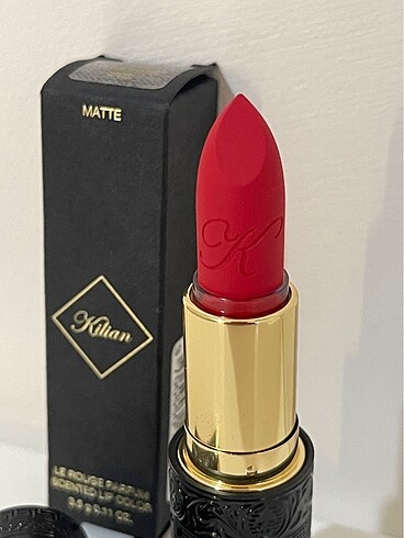  Beden kırmızı Renk Kilian Le Rouge Parfum 202 Matte Rouge Immortel Ruj