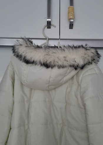 Kürk Detaylı Beyaz Kısa Kadın Kışlık Mont - Görsel 2