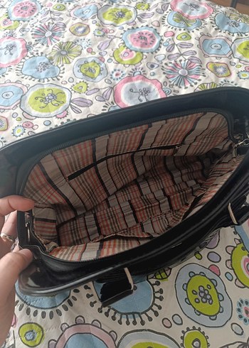 Beden Parlak Siyah Kemer Detaylı Deri Kadın Çanta
