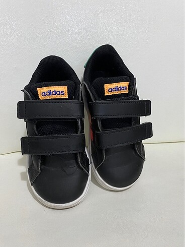 23 Beden Adidas çocuk ayakkabı