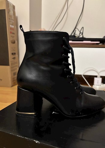 Siyah Deri  Kadın Botu - Görsel 2