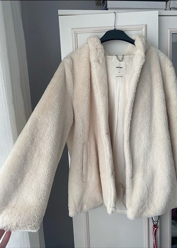 Kadın Beyaz Midi Uzunlukta Kürk Detaylı Mont - Görsel 3