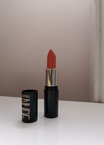 Pastel 542 nude lipstick