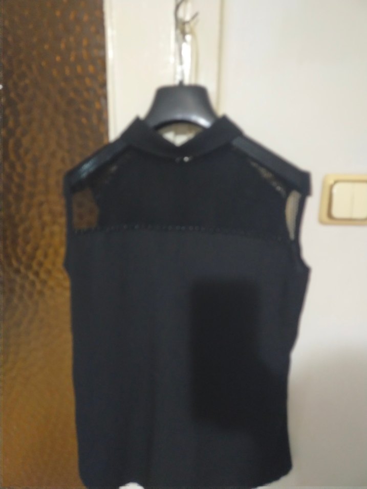 Siyah Düğmeli Kolsuz Gömlek - Görsel 4