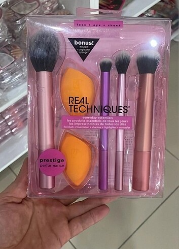 Real Techniques makyaj fırçası 