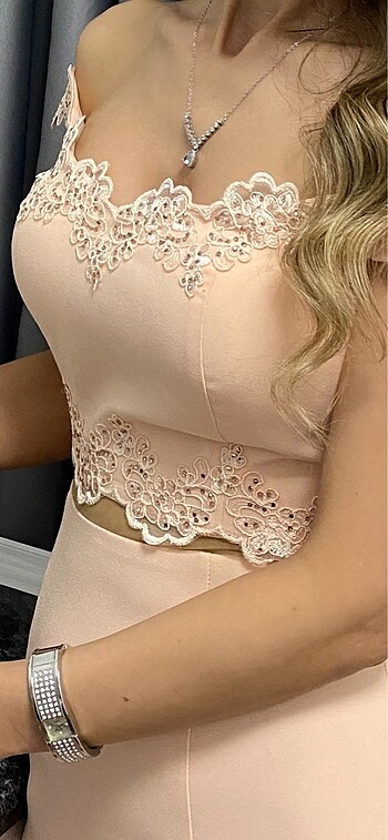 Nişan elbisesi