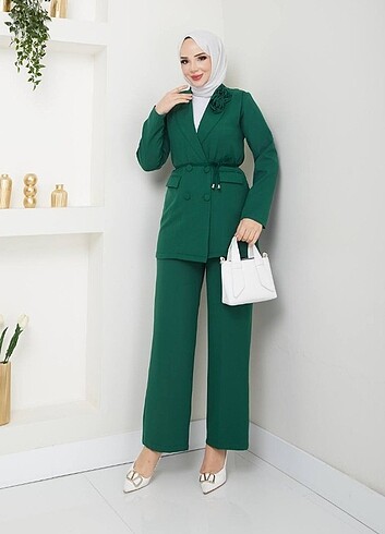 GÜL DETAYLI CEKETLİ TAKIM YEŞİL 