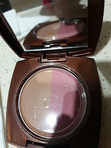 Avon Bronzlaştiırıcı ikili Allık 