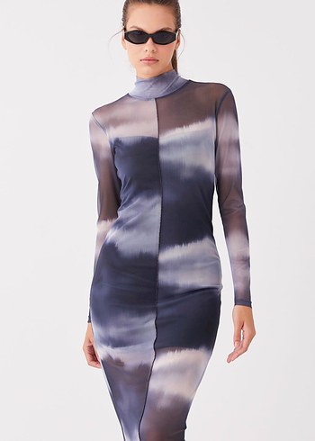 Batik desenli dik yaka vücudu saran uzun elbise - Görsel 3