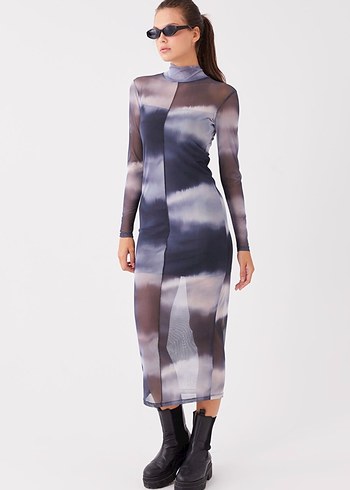 Batik desenli dik yaka vücudu saran uzun elbise - Görsel 2