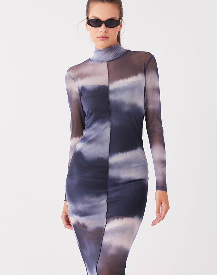 Batik desenli dik yaka vücudu saran uzun elbise - Görsel 3