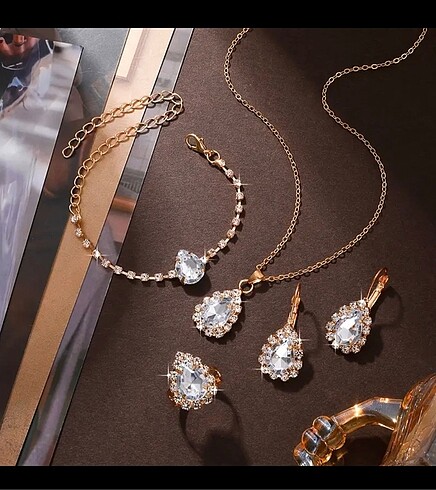 Beden Parlak taşlı gold kolye küpe yüzük bileklik takı seti