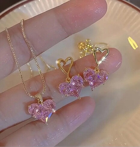 Pembe kalp taşlı kolye küpe seti