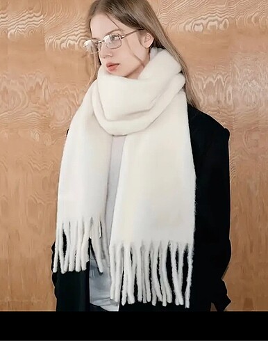  Beden Bershka model Püsküllü Atkı / Şal