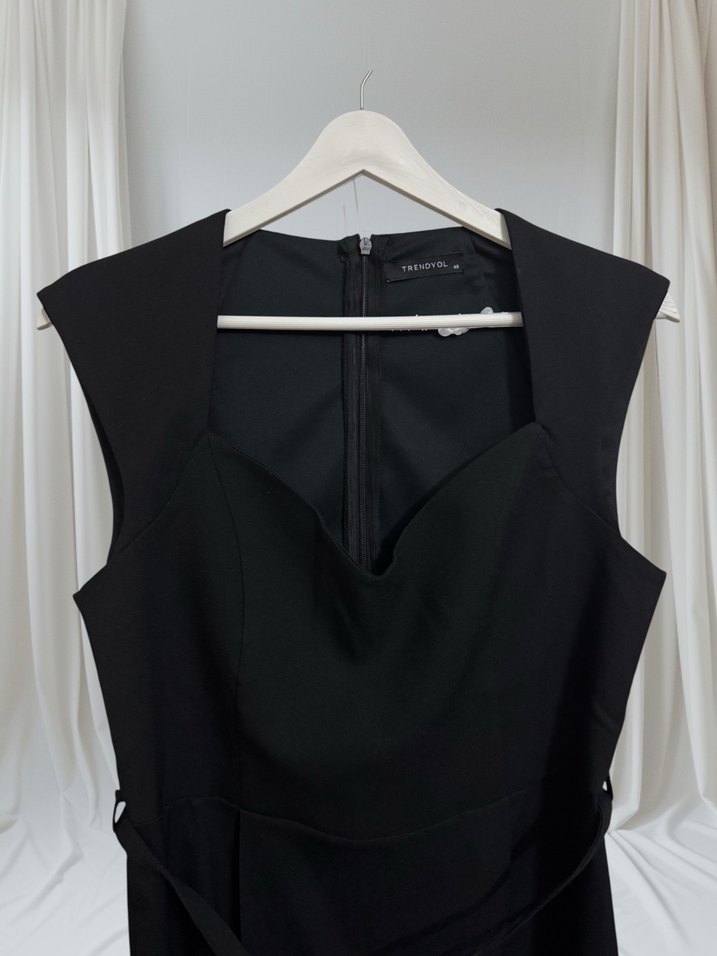 Kalp yaka siyah mini elbise - Görsel 4